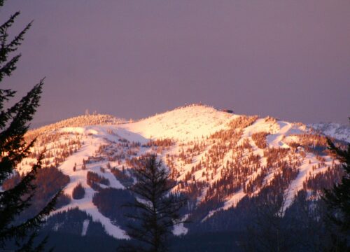 Top 6 winter snowfall destinations near India abroad